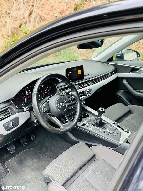 Second-hand Audi A4 150 CP (110 kW) 2016 Culoarealbastru Berlinǎ