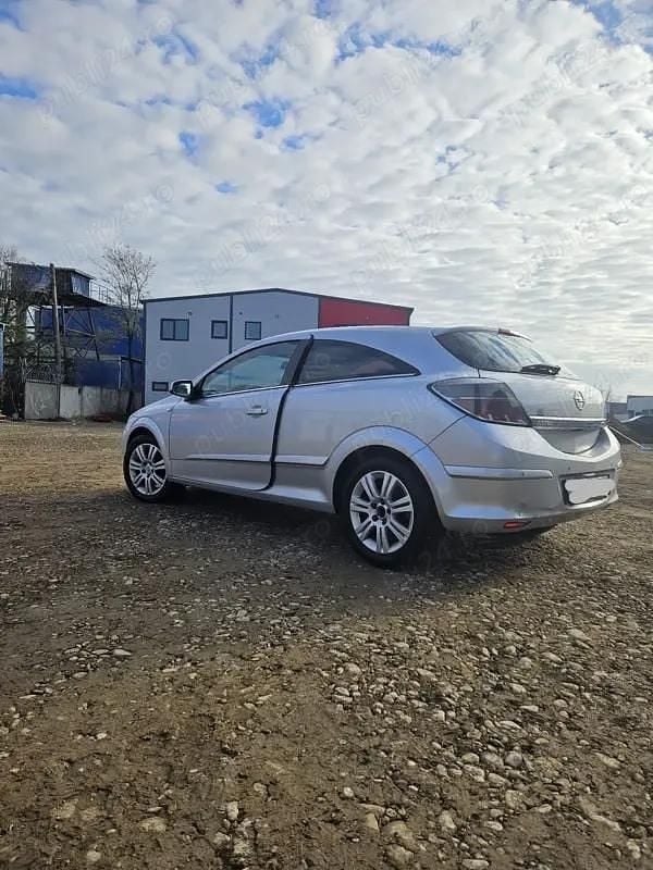 Gri Utilizat 2008 Opel Astra GTC Hatchback | 2.700 EUR - Imagine 1/4
