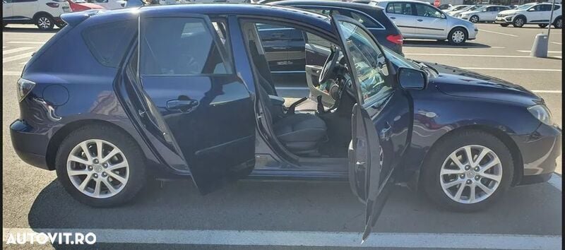 Second-hand Mazda 3 Comfort 105 CP (77 kW) 2009 Albastru Hatchback