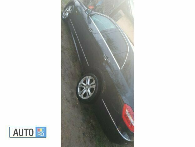 Negru Utilizat 2009 Mercedes E220 Berlinǎ | 8.500 EUR (Preț bun) - Imagine 1/4