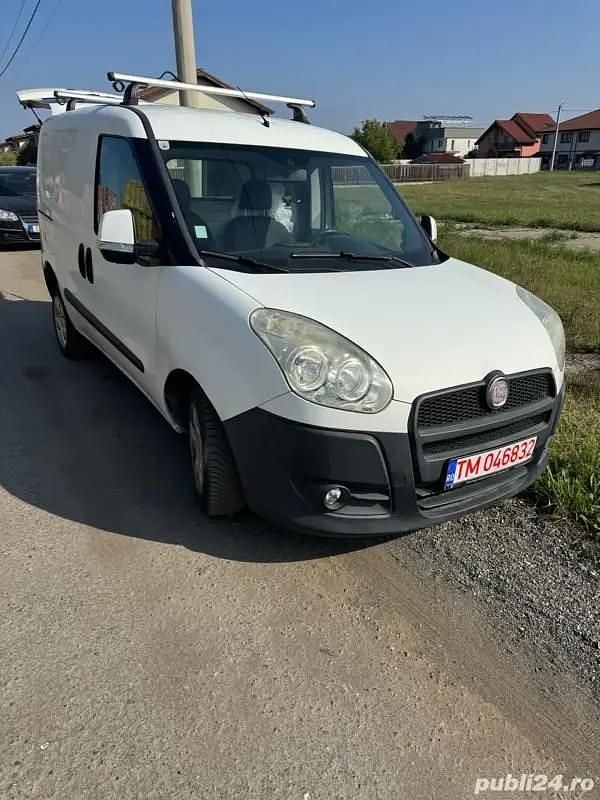 Alb Utilizat 2010 Fiat Doblò Monovolum | 2.980 EUR (Preț bun) - Imagine 1/4