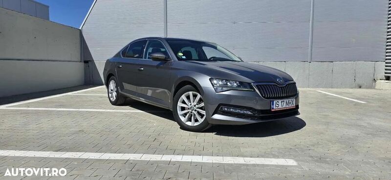 Gri Utilizat 2022 Skoda Superb Hatchback | 20.900 EUR (Preț bun) - Imagine 1/4