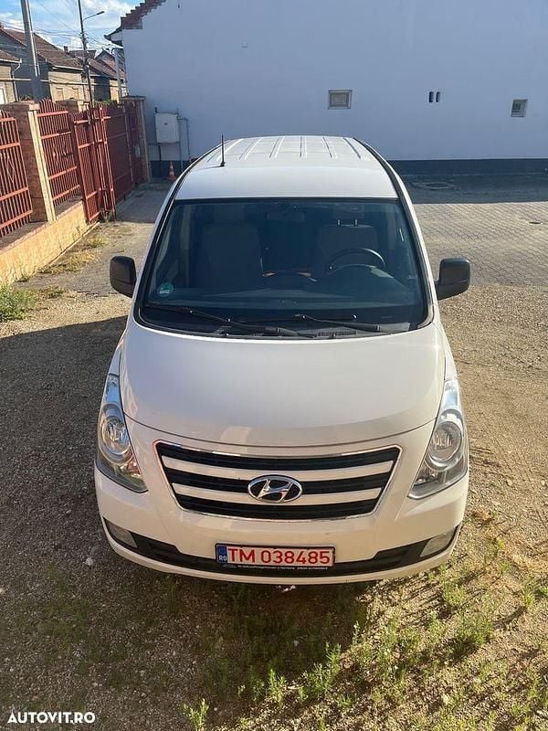 Alb Utilizat 2013 Hyundai H-1 Monovolum | 10.500 EUR - Imagine 1/4