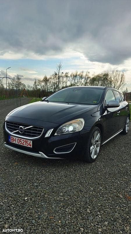 Negru Utilizat 2011 Volvo V60 Summum Break | 6.490 EUR - Imagine 1/4