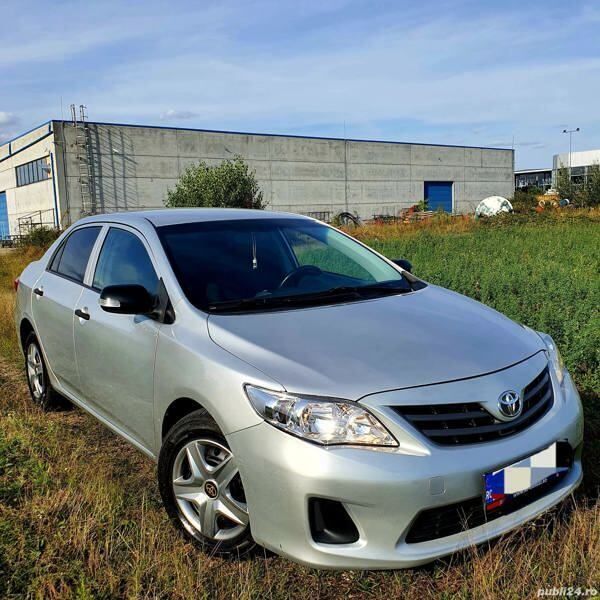 Argint Utilizat 2011 Toyota Corolla Luna Berlinǎ | 5.500 EUR - Imagine 1/4