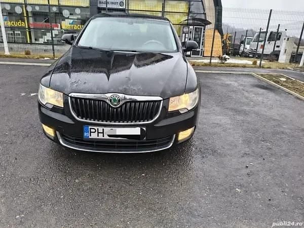 Second-hand 2011 Skoda Superb Berlinǎ | 4.000 EUR (Super Preț) - Imagine 1/4