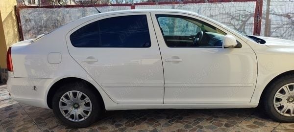 Alb Utilizat 2010 Skoda Octavia Berlinǎ | 5.000 EUR (Preț OK) - Imagine 1/4