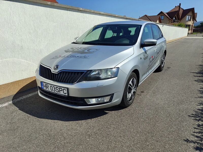 Gri Utilizat 2015 Skoda Rapid Hatchback | 5.800 EUR (Scump) - Imagine 1/4