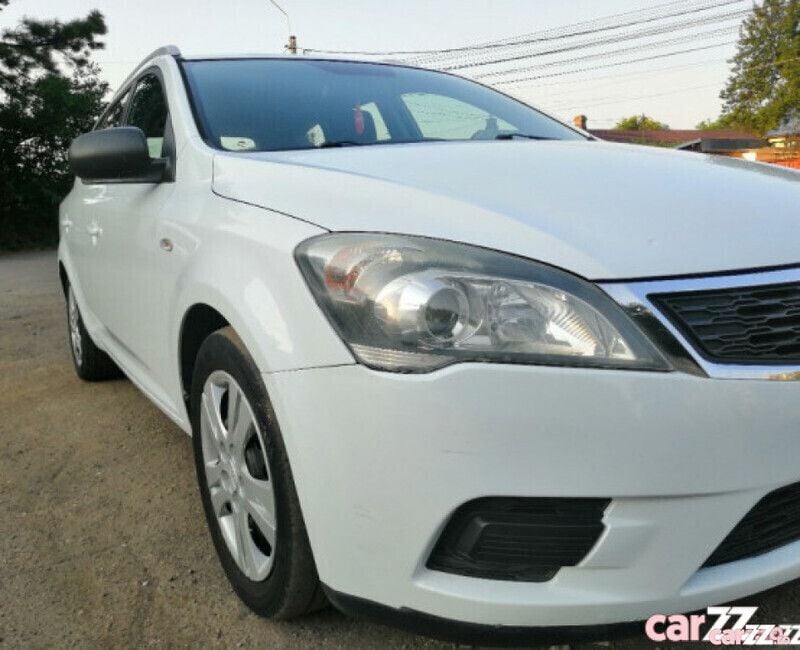 Alb Utilizat 2010 Kia Ceed 2 Break | 4.250 EUR (Scump) - Imagine 1/2