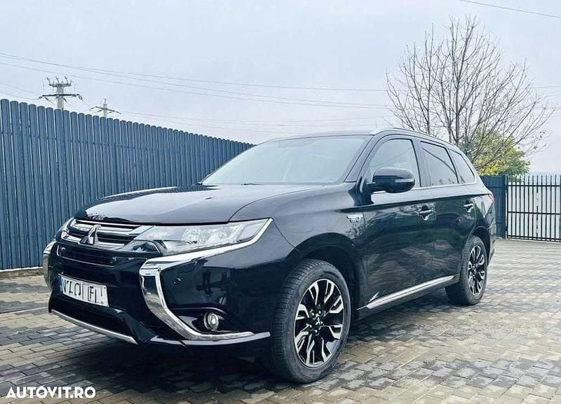 Second-hand Mitsubishi Outlander P-HEV 201 CP (147 kW) 2015 Culoarenegru SUV