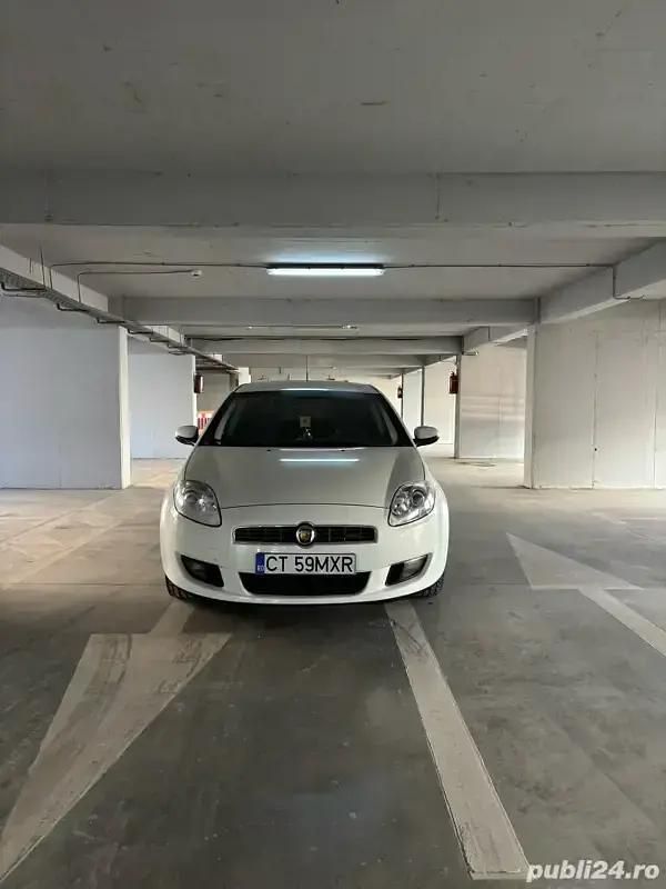 Alb Utilizat 2007 Fiat Bravo Dynamic Hatchback | 2.350 EUR (Preț bun) - Imagine 1/4