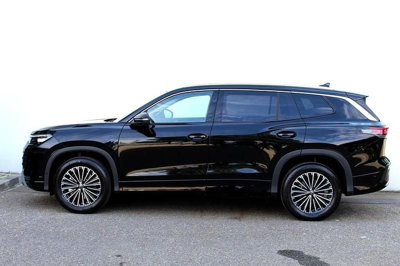 Second-hand VW Tayron Elegance 193 CP (141 kW) 2025 Negru  normal SUV