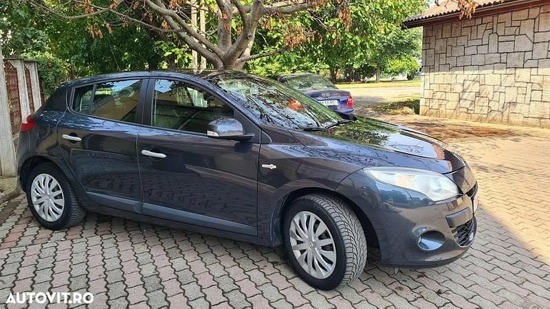Culoaregri Utilizat 2010 Renault Mégane III Authentique Hatchback | 3.550 EUR (Preț bun) - Imagine 1/4