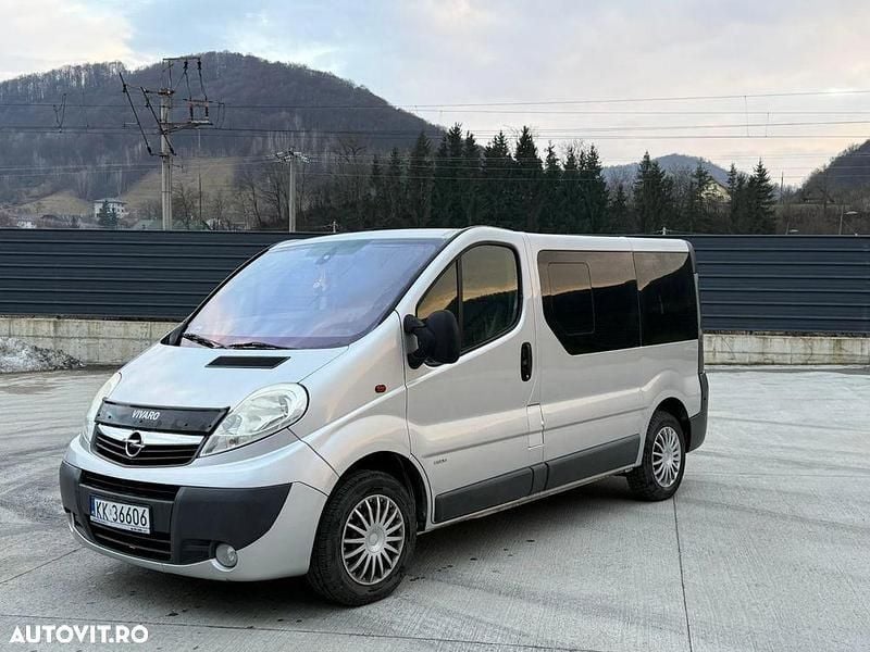 Second-hand Opel Vivaro Cosmo 114 CP (83 kW) 2008 Culoareargint Monovolum