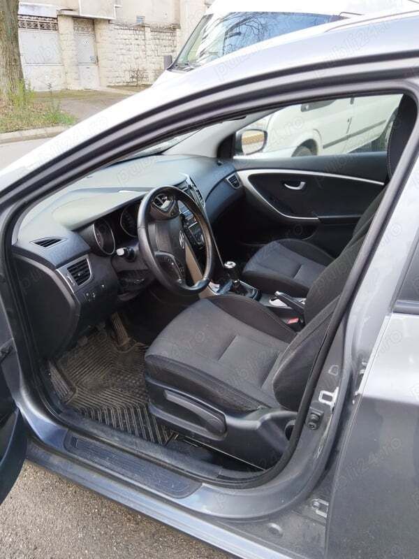 Gri Utilizat 2012 Hyundai i30 Break | 5.800 EUR (Puțin scump) - Imagine 1/4
