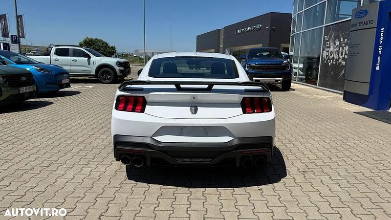 Second-hand Ford Mustang Dark Horse 453 CP (333 kW) 2025 Culoarealb Coupe