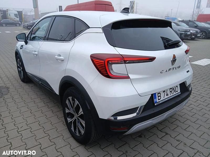 Second-hand Renault Captur Techno 145 CP (106 kW) 2023 Culoarealb SUV