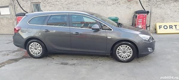 Gri Utilizat 2011 Opel Astra Break | 3.800 EUR (Preț OK) - Imagine 1/4