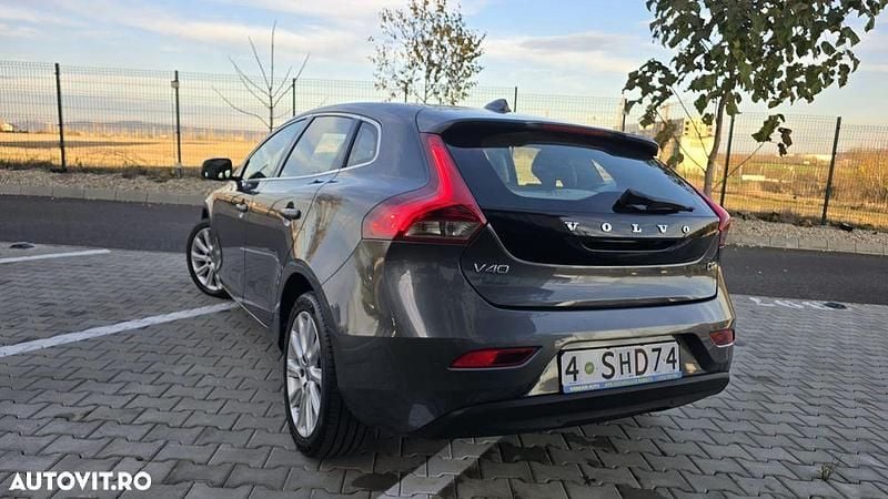 Second-hand Volvo V40 115 CP (84 kW) 2013 Culoarealte culori Hatchback