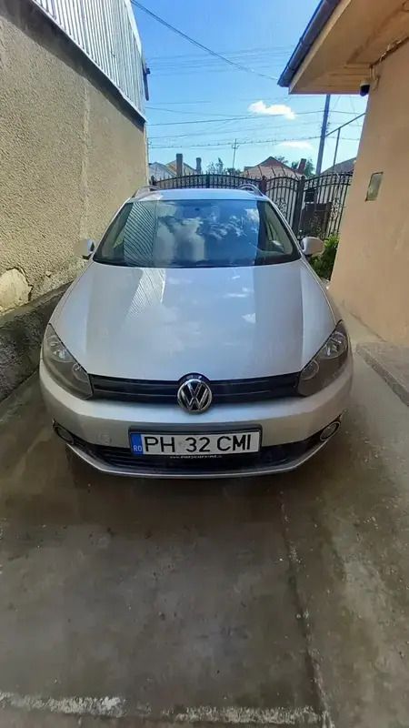 Utilizat 2010 VW Golf VI Break | 4.500 EUR (Puțin scump) - Imagine 1/4