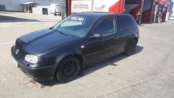 Negru Utilizat 2003 VW Golf IV Berlinǎ | 699 EUR (Preț bun) - Imagine 1/4