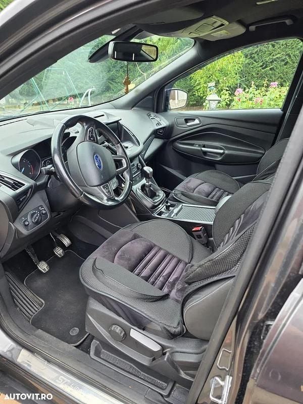 Second-hand Ford Kuga ST-Line 150 CP (110 kW) 2017 Culoaregri SUV