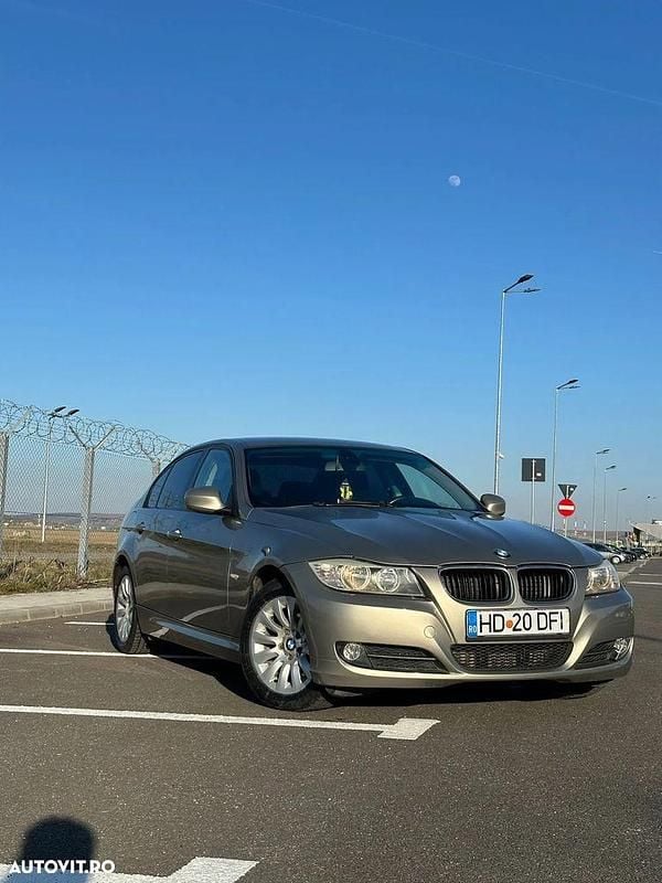 Second-hand BMW 318 143 CP (105 kW) 2009 Culoaregalbeuriu Berlinǎ