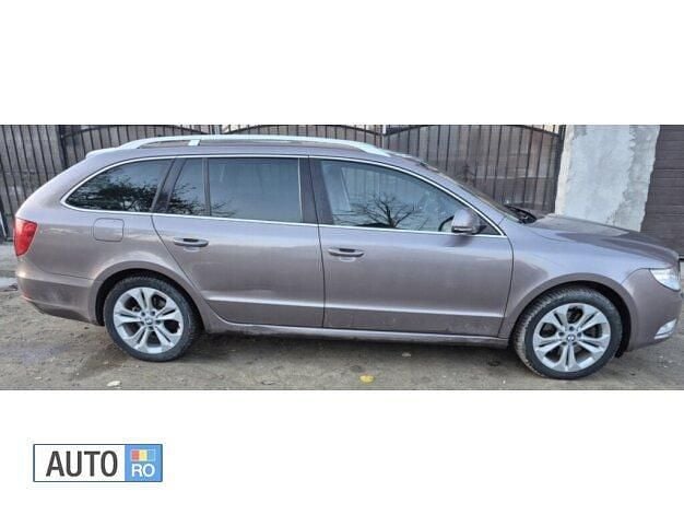 Violet Utilizat 2012 Skoda Superb Break | 5.500 EUR (Preț OK) - Imagine 1/4
