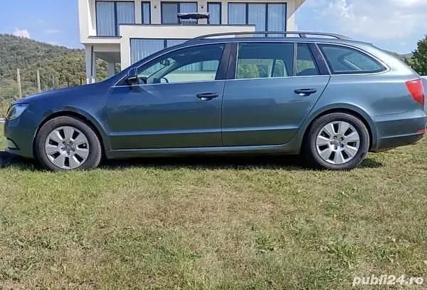 Gri Utilizat 2015 Skoda Superb GreenLine Break | 6.000 EUR (Super Preț) - Imagine 1/4
