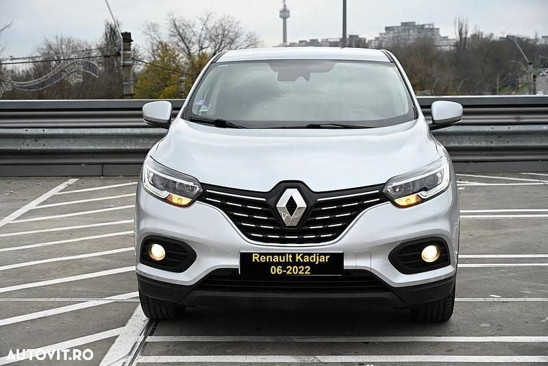 Second-hand Renault Kadjar Zen 140 CP (102 kW) 2022 Culoareargint SUV