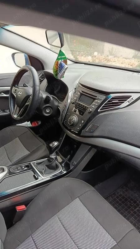 Second-hand Hyundai i40 136 CP (100 kW) 2014 Albastru Break