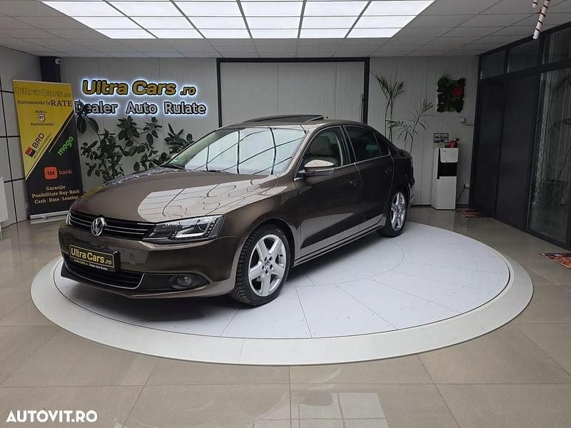 Culoaremaro Utilizat 2012 VW Jetta Highline Berlinǎ | 8.950 EUR (Puțin scump) - Imagine 1/4