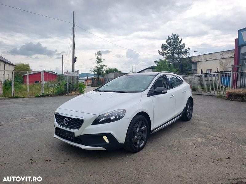 Culoarealb Utilizat 2014 Volvo V40 CC Momentum Break | 8.999 EUR - Imagine 1/4