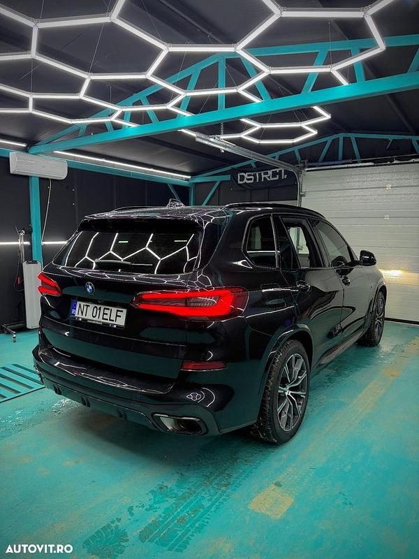 Second-hand BMW X5 Comfort Edition 265 CP (194 kW) 2020 Culoarenegru SUV