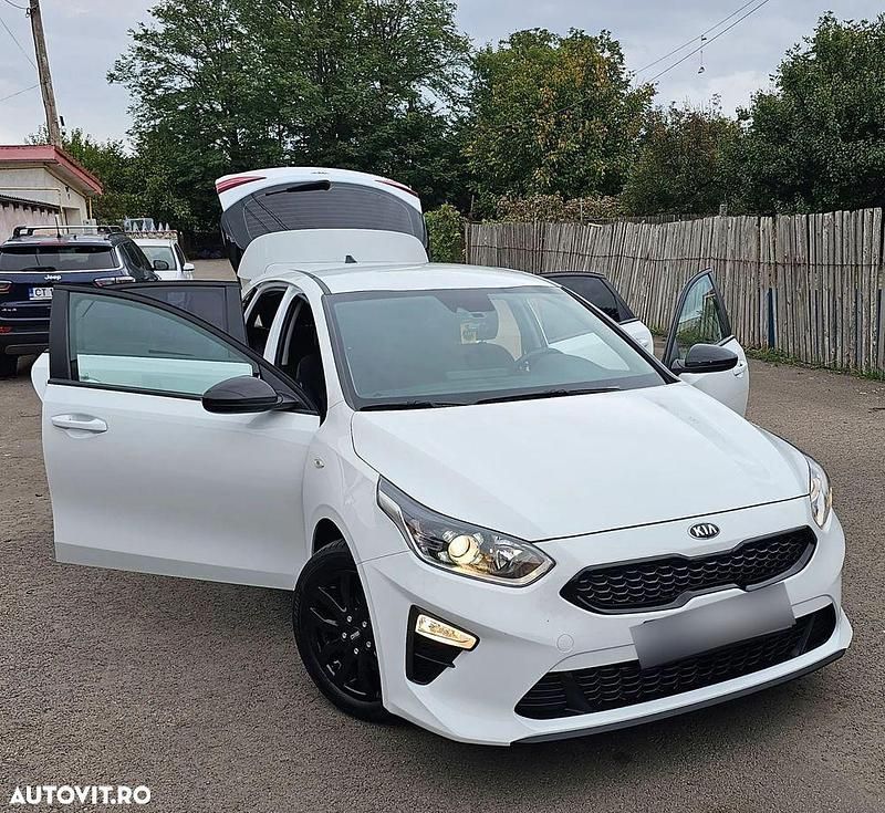 Second-hand Kia Ceed 160 CP (117 kW) 2021 Culoarealb Hatchback