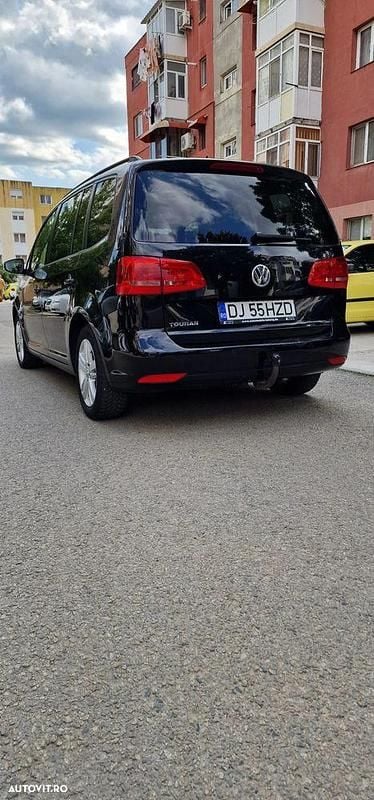 Second-hand VW Touran Match 140 CP (102 kW) 2013 Culoarenegru Monovolum