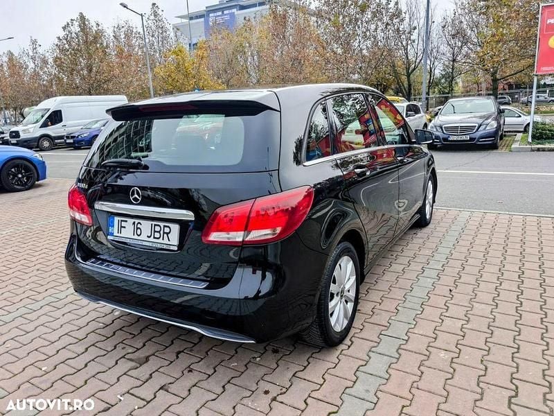Second-hand Mercedes B180 109 CP (80 kW) 2017 Culoarenegru Monovolum