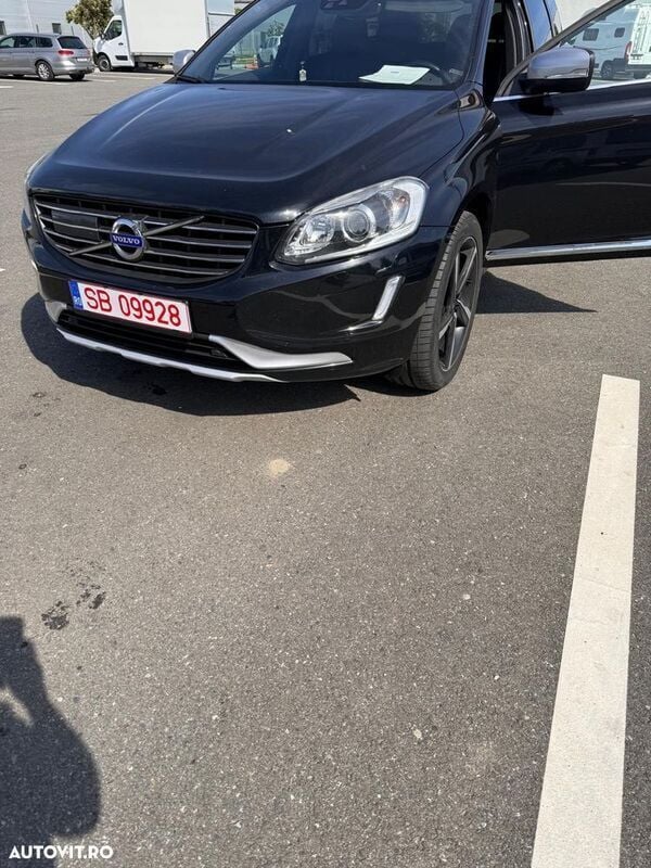 Negru Second-hand 2016 Volvo XC60 R-Design SUV | 17.900 EUR (Super Preț) - Imagine 1/4