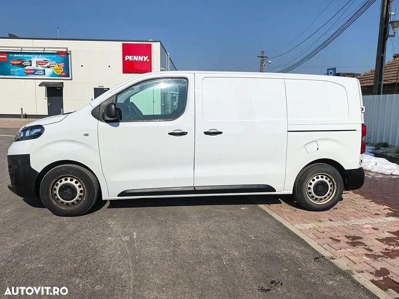 Second-hand Opel Vivaro 120 CP (88 kW) 2019 Culoarealb Monovolum