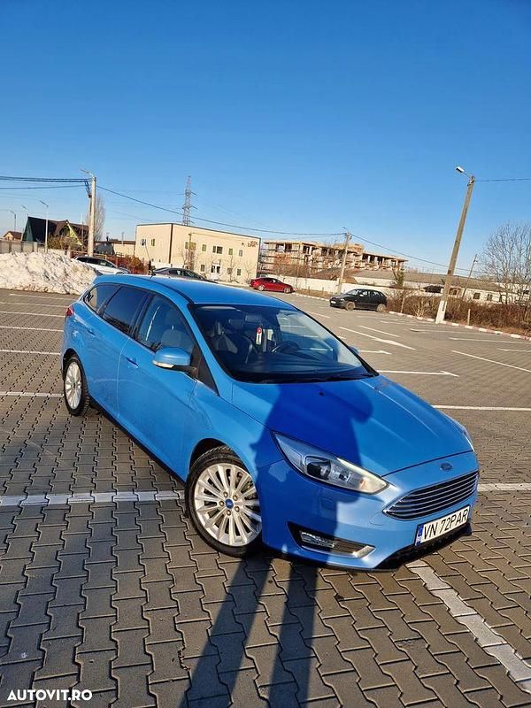 Second-hand Ford Focus Titanium 120 CP (88 kW) 2016 Culoarealbastru Hatchback