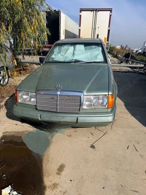 Verde Utilizat 1987 Mercedes E250 Berlinǎ | 2.999 EUR - Imagine 1/4