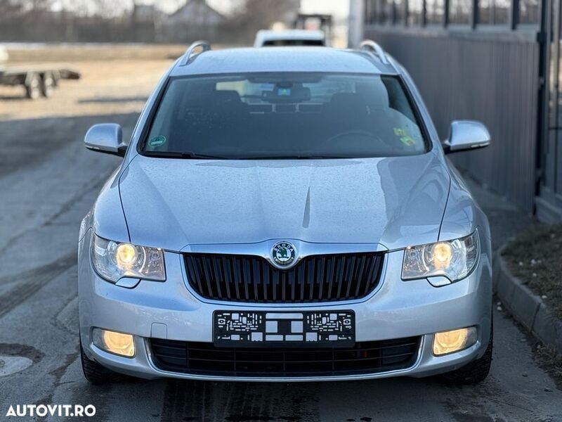 Gri Utilizat 2012 Skoda Superb Comfort Break | 6.300 EUR (Preț OK) - Imagine 1/4