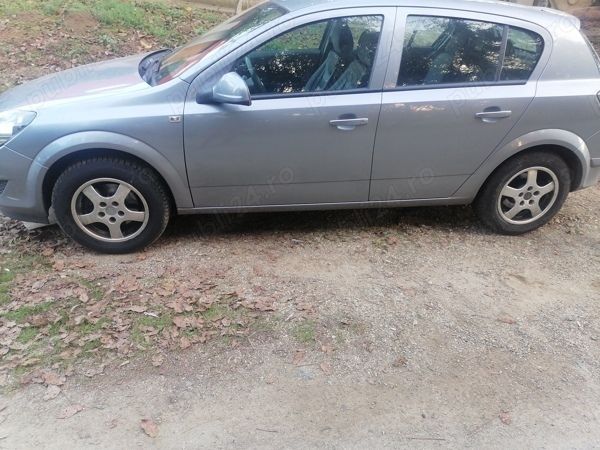 Argintiu Utilizat 2012 Opel Astra Break | 4.350 EUR (Preț OK) - Imagine 1/4