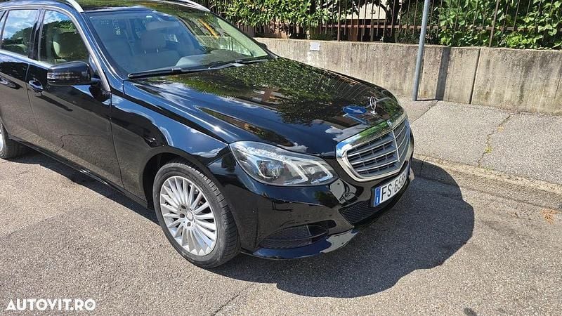 Negru Utilizat 2016 Mercedes E220 Avantgarde Break | 15.000 EUR (Preț bun) - Imagine 1/4