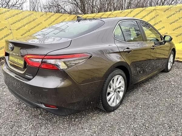 Second-hand Toyota Camry 218 CP (160 kW) 2022 Culoaremaro Berlinǎ