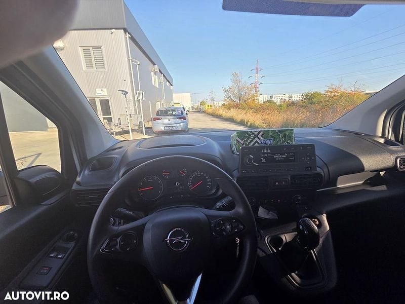 Second-hand Opel Combo 100 CP (73 kW) 2020 Culoarealb Monovolum