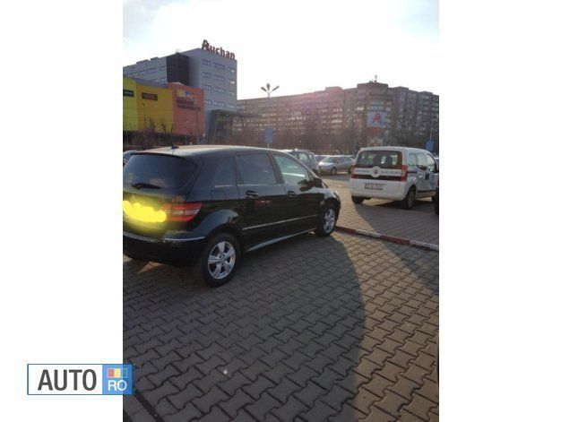 Negru Utilizat 2010 Mercedes B180 Monovolum | 6.400 EUR (Puțin scump) - Imagine 1/4