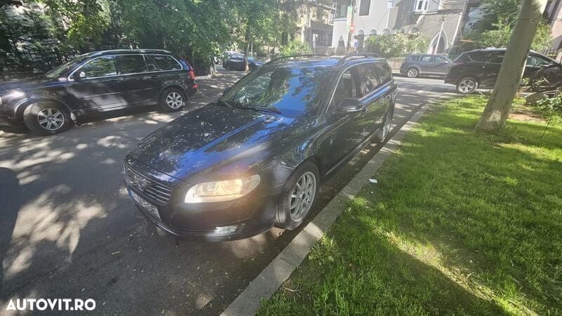 Negru Utilizat 2014 Volvo V70 Summum Break | 4.000 EUR - Imagine 1/4