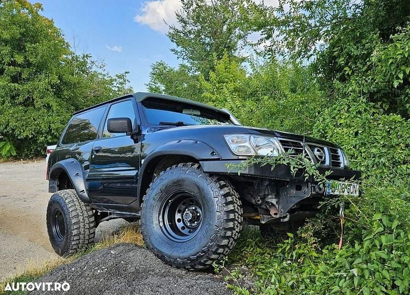 Culoarenegru Utilizat 2003 Nissan Patrol SUV | 11.900 EUR (Super Preț) - Imagine 1/4