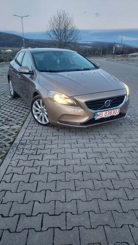 Utilizat 2012 Volvo V40 Break | 6.900 EUR (Preț bun) - Imagine 1/4